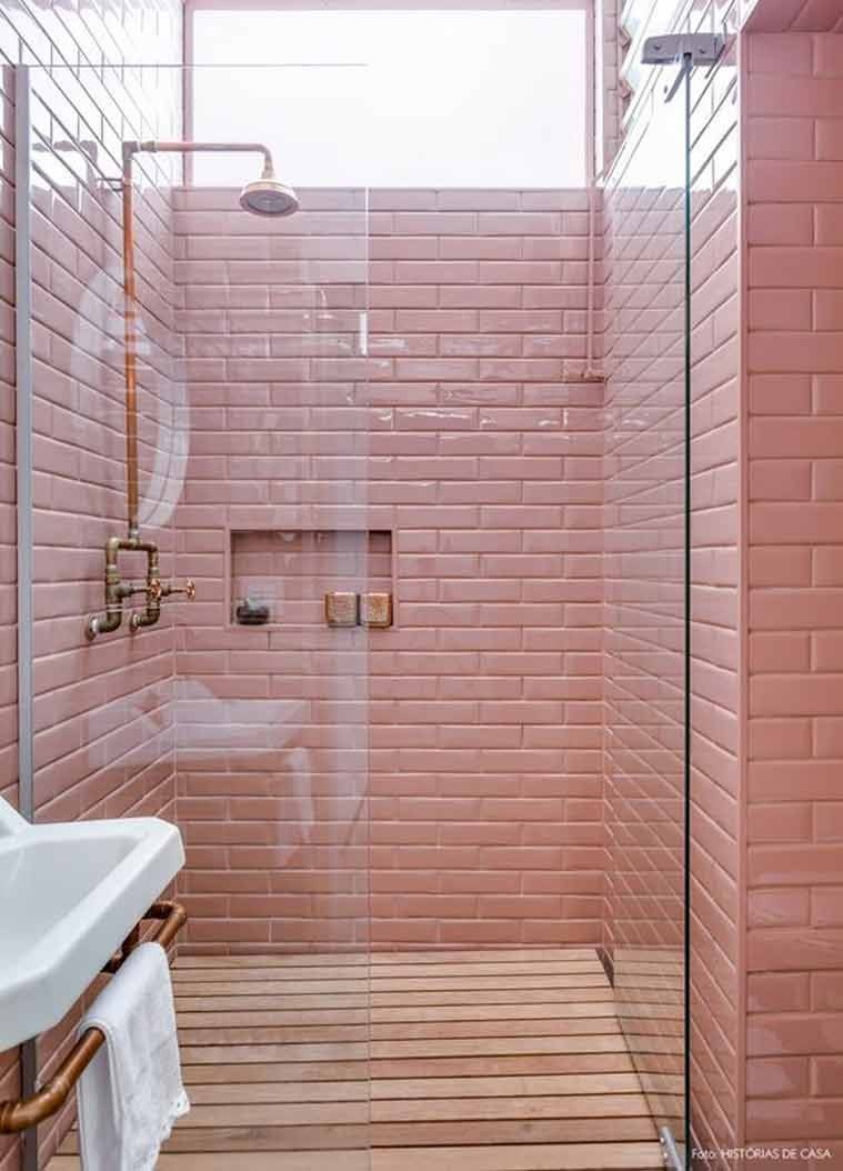 rosa no banheiro