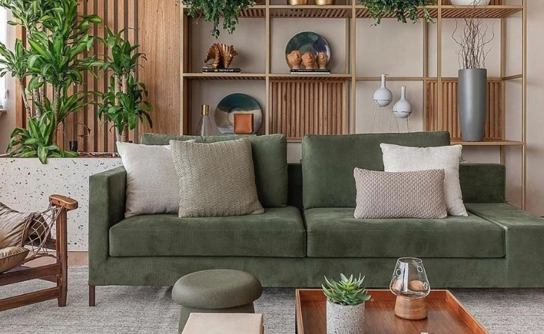 sofa verde 2023 prego e martelo