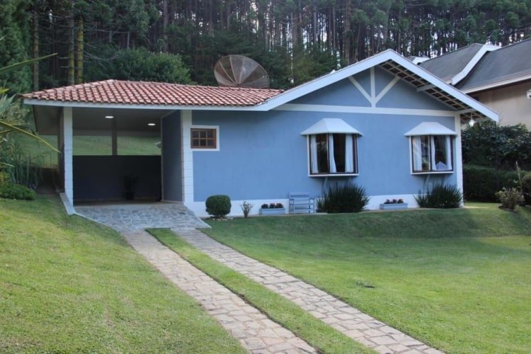 casa pintada de azul